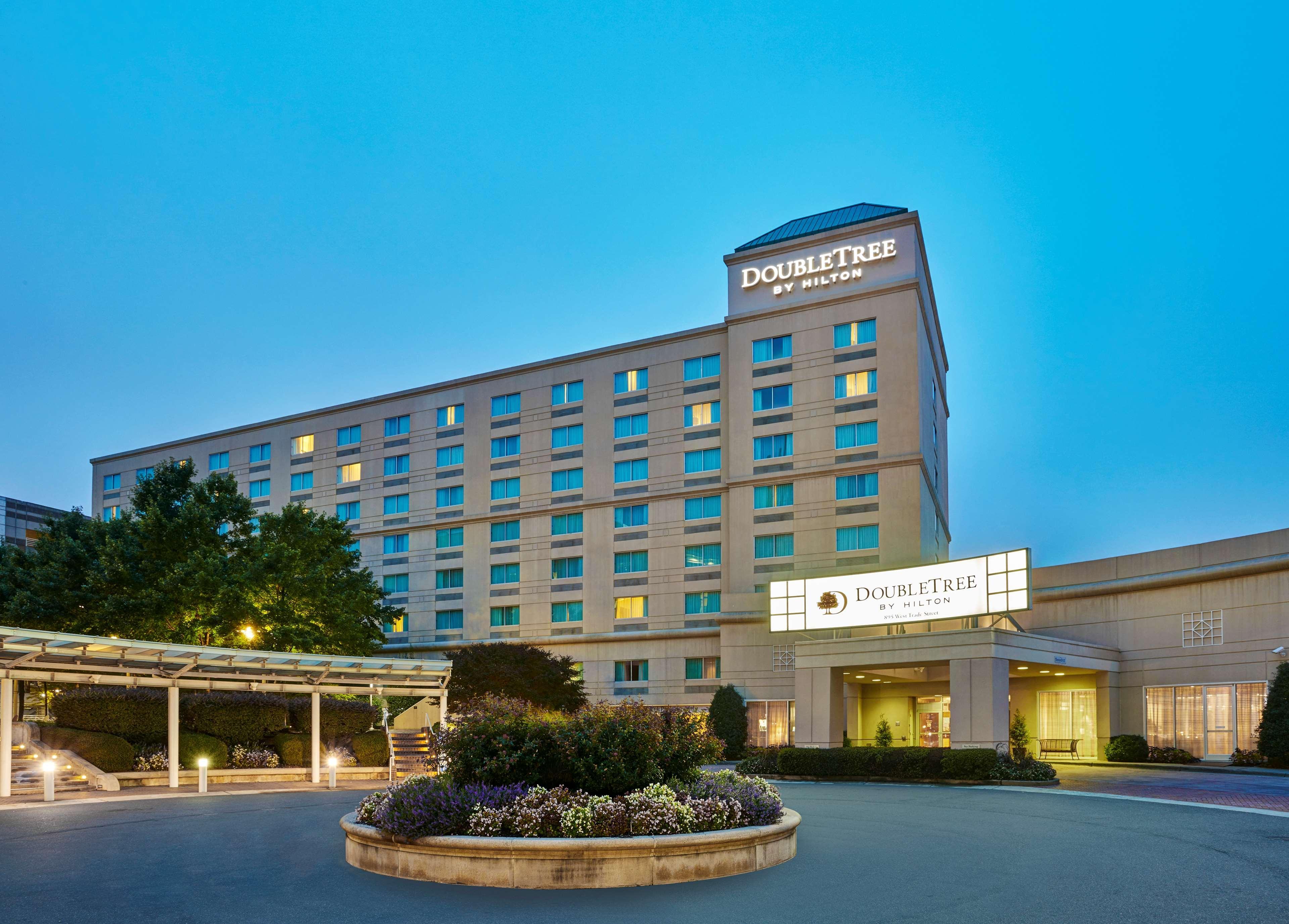 Hotel Doubletree By Hilton Charlotte Uptown Exterior foto