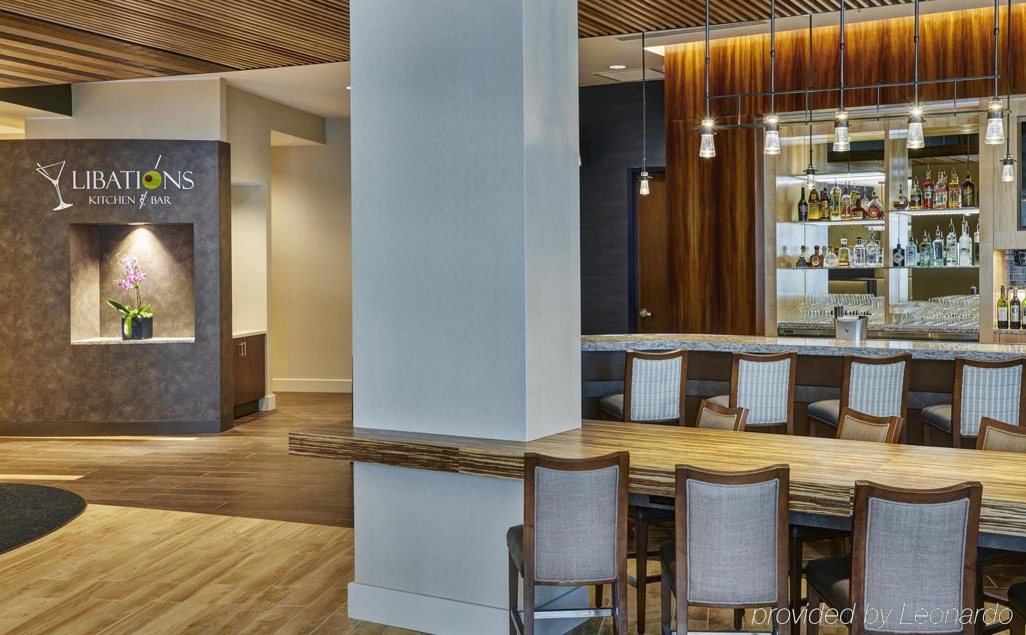 Hotel Doubletree By Hilton Charlotte Uptown Exterior foto